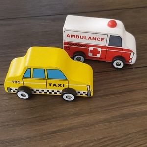 Lot of two mini wood vehicles
